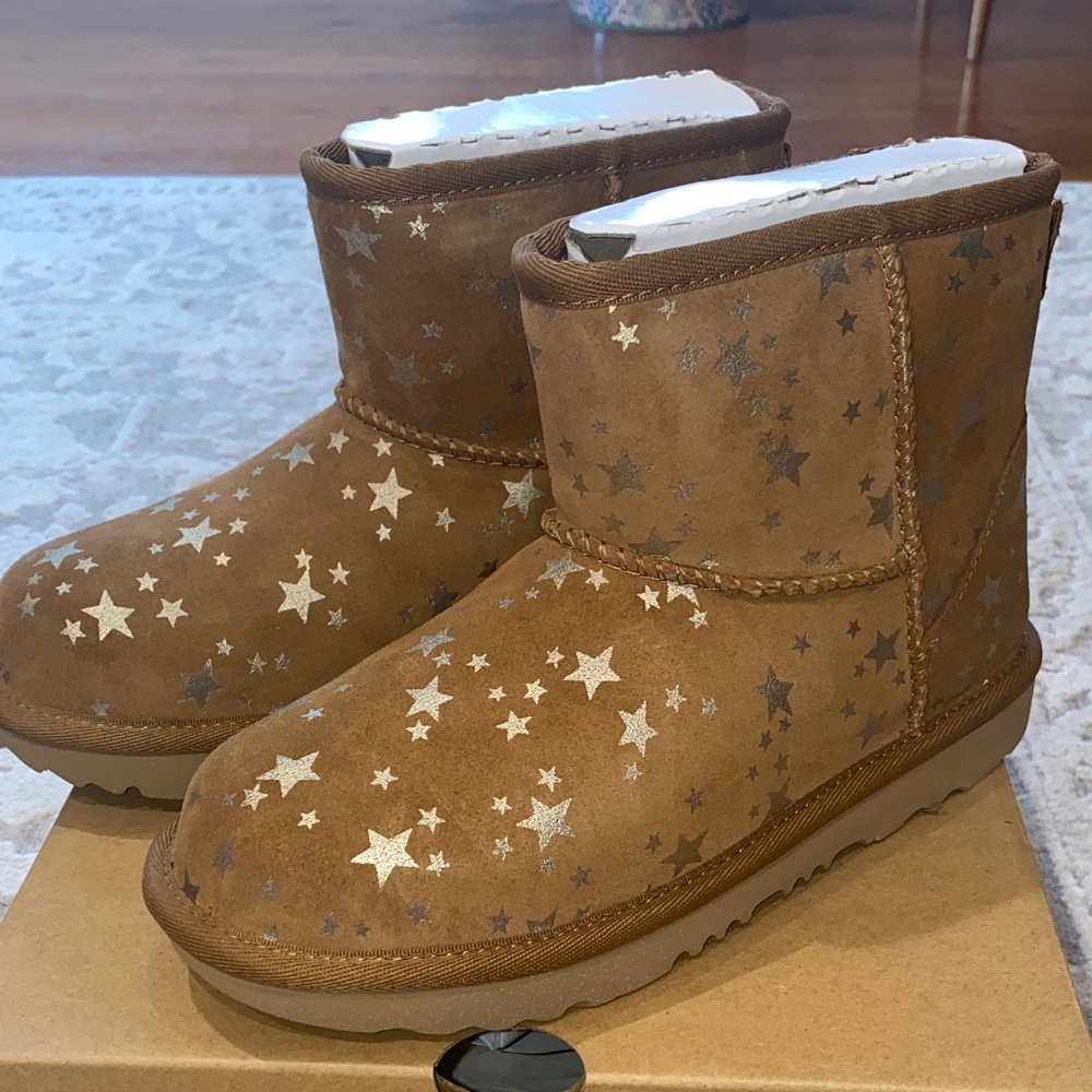 UGG Kids' Classic Mini II Star Boots - Chestnut Brown